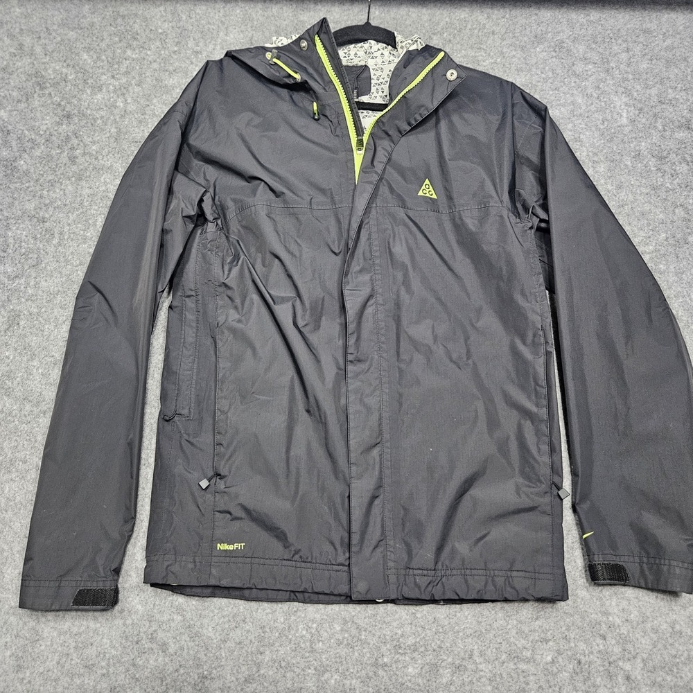 Nike ACG Fit‎ Storm Jacket Men's Small Rain Coat Lightweight
